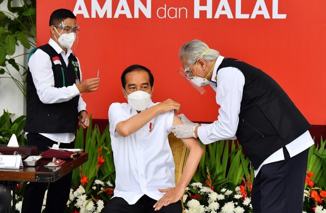 Endonezya’da İlk Aşı Devlet Başkanı Widodo’ya Yapıldı