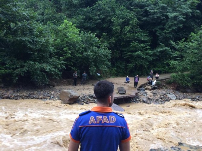 Afad Ekipleri Trabzon’da İhtiyaç Duyuldukları Her Yere Koştu