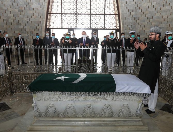 Bakan Çavuşoğlu, Pakistan’ın Kurucu Lideri Cinnah’ın Mezarını Ziyaret Etti