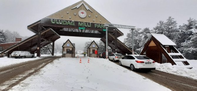 Kar Geldi, Uludağ’a Kayak Meraklıları Akın Etti