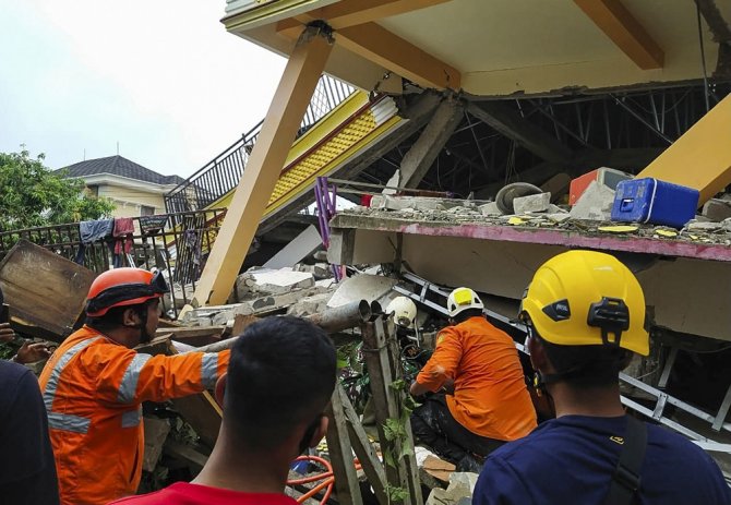 Endonezya’da 6.2 Şiddetinde Deprem: 10 Ölü, 637 Yaralı