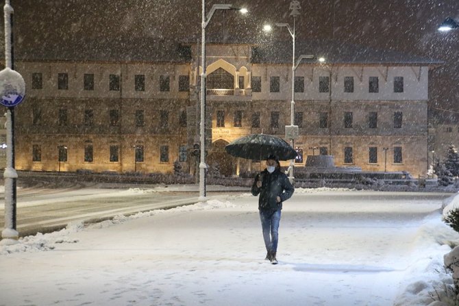 Sivas’ta Kar Yağışı Kartpostallık Görüntüler Oluşturdu