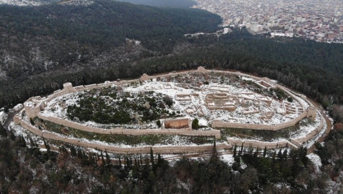 Tarihi Aydos Kalesi’nde Kar Yağışı Kartpostallık Görüntüler Oluşturdu