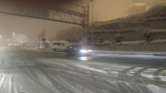 İstanbul’da Kar Sonrası Oluşan Sis Sürücülere Zor Anlar Yaşattı