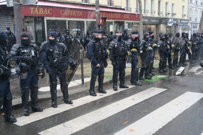Fransa’da “Küresel Güvenlik” Yasası Protestoları Devam Ediyor