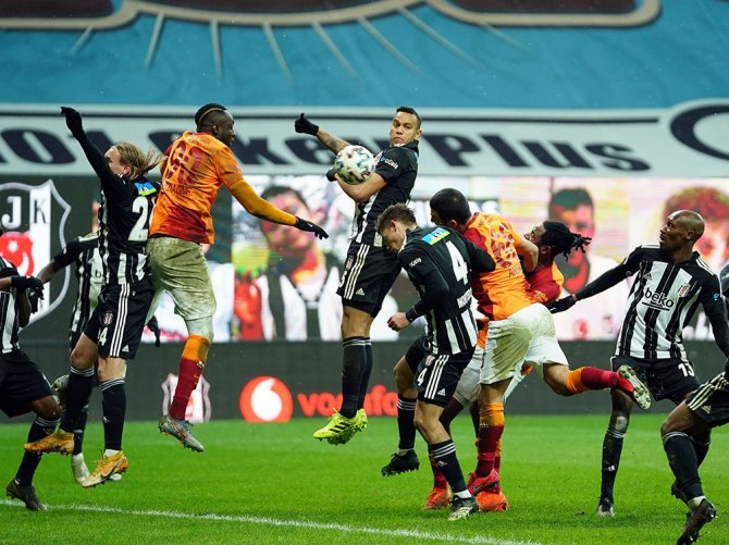 Süper Lig: Beşiktaş: 0 - Galatasaray: 0 (İlk Yarı)