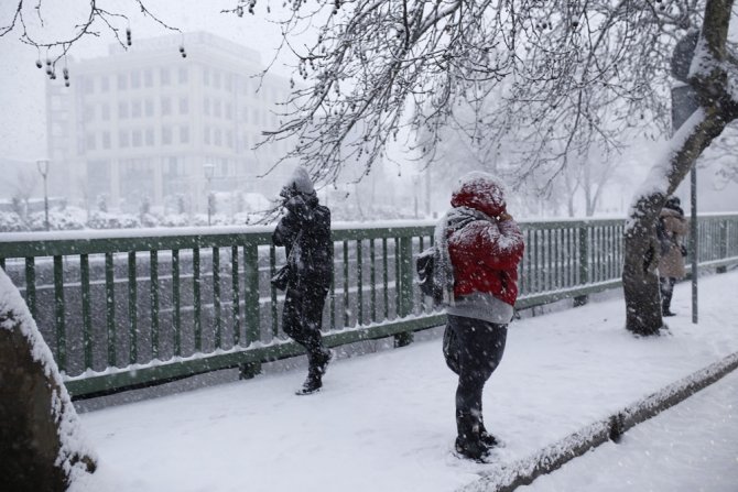 İstanbul’da Kar Yağışı Vatandaşlara Zor Anlar Yaşattı