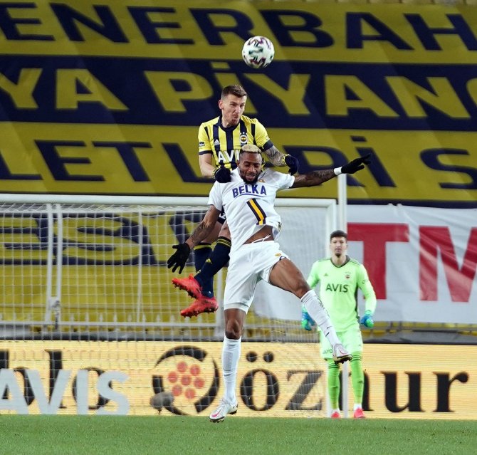 Süper Lig: Fenerbahçe: 2 - Ankaragücü: 0 (İlk Yarı)
