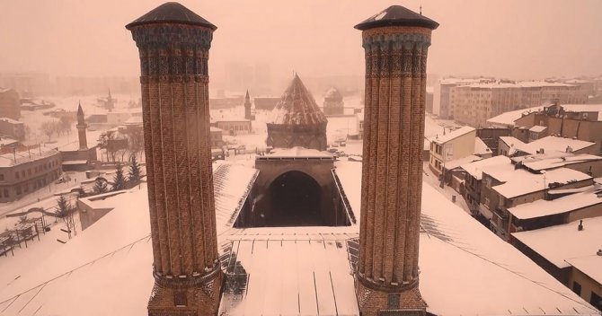 Karla Birleşen Tarihi Mekanlarda Eşsiz Manzaralar