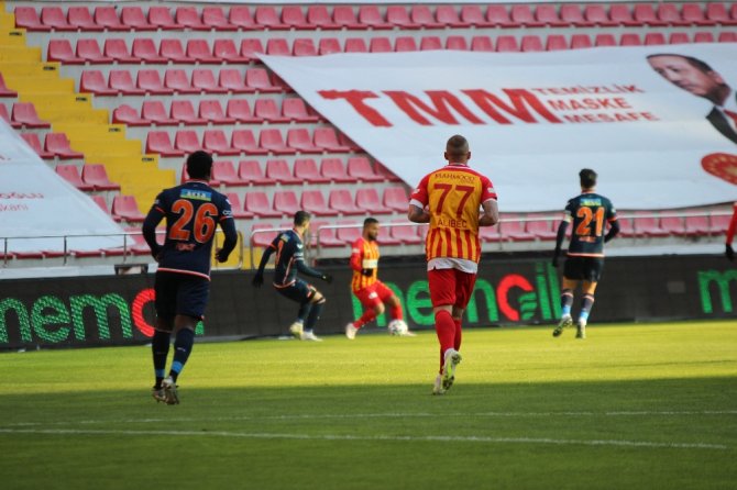 Süper Lig: Kayserispor: 1 - Medipol Başakşehir: 0 (İlk Yarı)