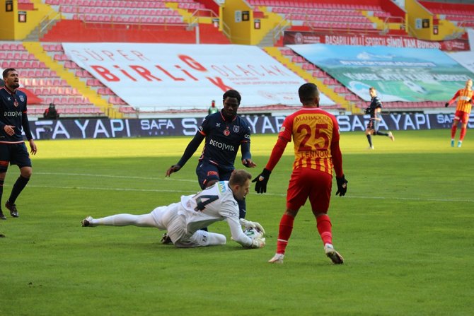 Süper Lig: Kayserispor: 2 - Medipol Başakşehir: 0 (Maç Sonucu)