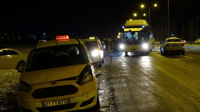 Diyarbakır’da 22 Otomobil Birbirine Girdi: 10 Yaralı