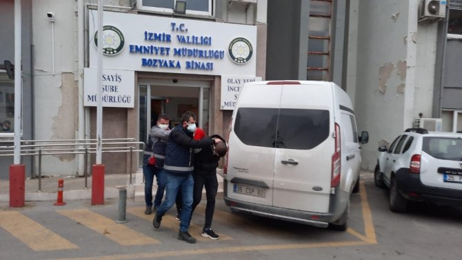 İzmir’de İlginç Olay: Çalıntı Aracın Parçalarını Salonda Saklamış