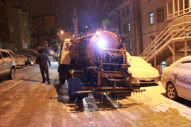Artvin’de Kar Yağışı Sürücülere Zor Anlar Yaşattı