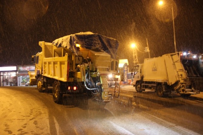 Artvin’de Kar Yağışı Sürücülere Zor Anlar Yaşattı