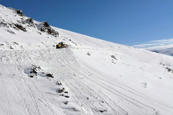 Gümüşhane’de Kapalı Köy Yollarının Tamamı Açıldı