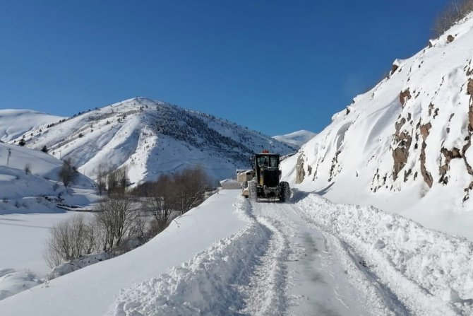 Gümüşhane’de Kapalı Köy Yollarının Tamamı Açıldı