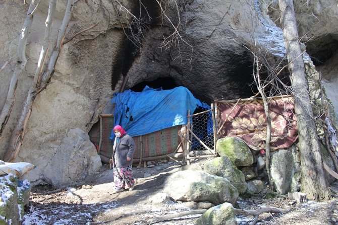 30 Yıl 10 Çocuğuyla Mağarada Yaşadı, Şimdi O Günleri Tebessümle Anıyor