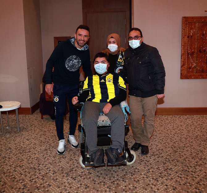 Fenerbahçeli Futbolculardan Anlamlı Davranış