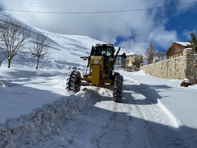Trabzon’da Karla Mücadele Çalışmaları Sürüyor