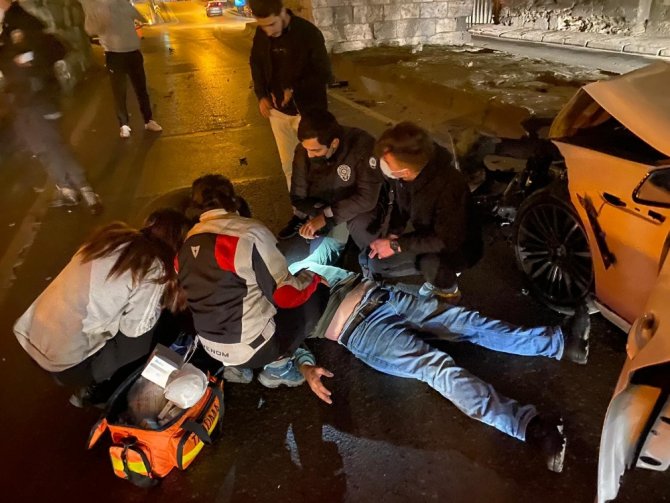İstanbul’un Göbeğinde Feci “Makas” Kazası Kamerada