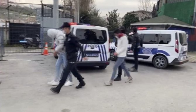 Kağıthane’de Otobüs Şoförünü Ve Oğlunu Darp Edenler Gözaltına Alındı