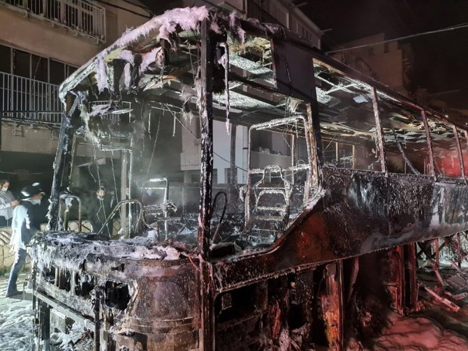 İsrail’de Covid-19 Tedbirlerine Karşı Çıkan Haredi Yahudileri Otobüsü Ateşe Verdi