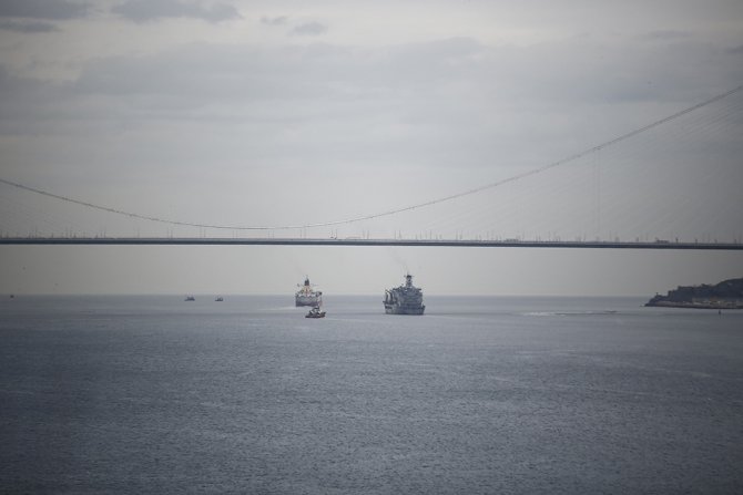 Adb Savaş Gemisi İstanbul Boğazı’ndan Geçti