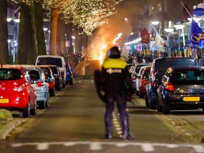 Hollanda’da Salgın Tedbirlerine Karşı Protestolar Şiddetini Arttırdı