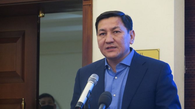 Kırgızistan’da Eski Başbakan Abılgaziyev, Yolsuzluktan Gözaltına Alındı