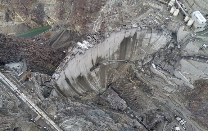 Yusufeli Barajı’nda Dökülen 4 Milyon Metreküp Betonla Rekor Kırıldı