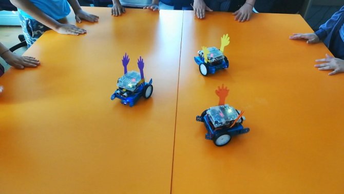 Çocukların “Erik Dalı” Oynayan Robotlarına Büyük İlgi