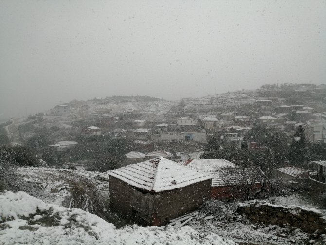 Aliağa Beyaz Örtüyle Kaplandı