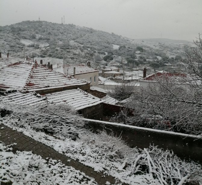 Aliağa Beyaz Örtüyle Kaplandı