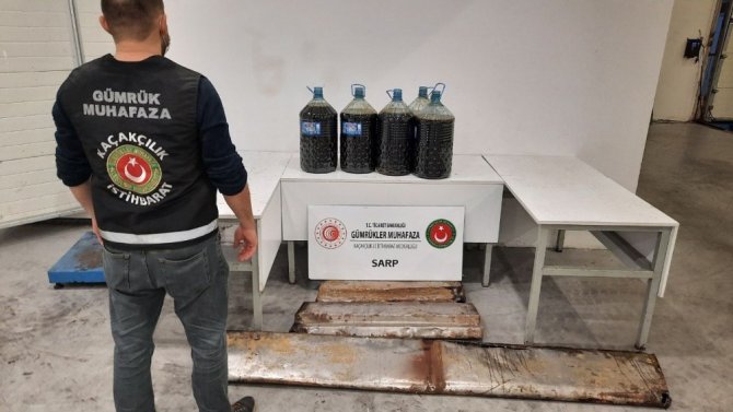 Sarp Sınır Kapısı’nda Bir Minibüste 127 Kilogram Kaçak Bal Ele Geçirildi