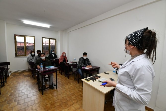 Üniversiteye Hazırlık Kurslarında Yüz Yüze Eğitime Başlandı