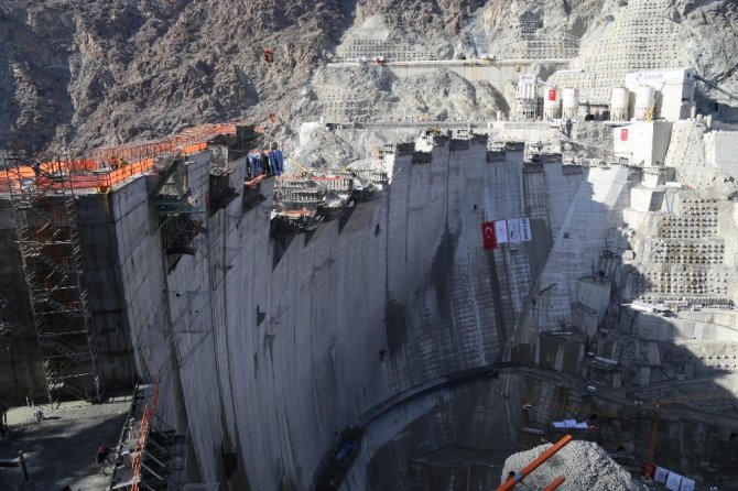 Bakanlar Yusufeli Barajı’nda İncelemelerde Bulundu