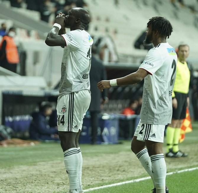 Süper Lig: Beşiktaş: 1 - Trabzonspor: 1 (İlk Yarı)