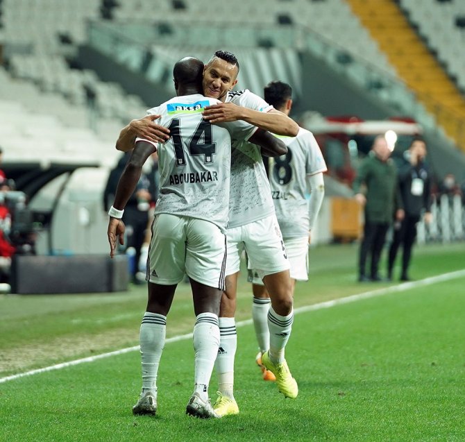 Süper Lig: Beşiktaş: 1 - Trabzonspor: 1 (İlk Yarı)