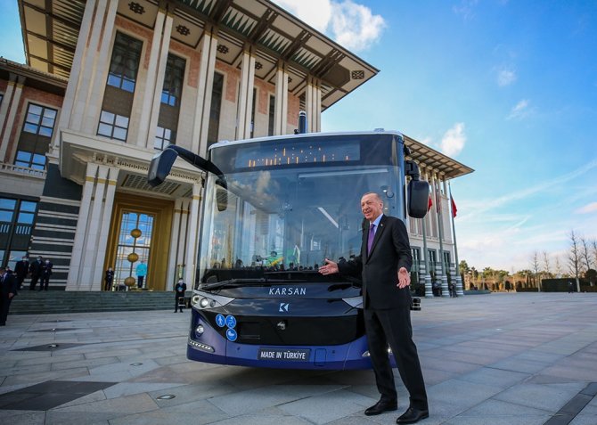 Cumhurbaşkanı Erdoğan, Sürücüsüz Elektrikli Otobüsün İlk Yolcusu Oldu