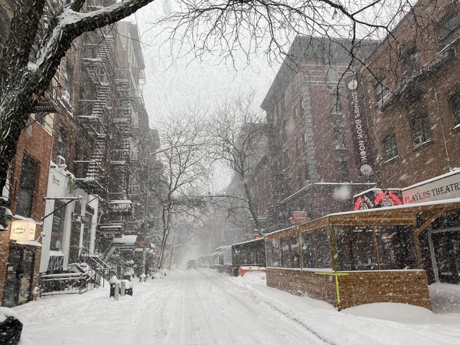 New York’ta Kar Fırtınası: Uçuşlar Askıya Alındı