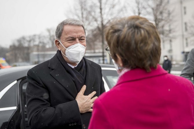 Almanya Savunma Bakanlığından Akar İçin Türkçe “Hoşgeldiniz” Paylaşımı