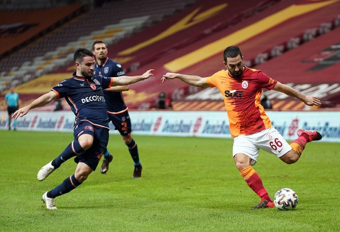 Süper Lig: Galatasaray: 1 - Medipol Başakşehir: 0 (İlk Yarı)