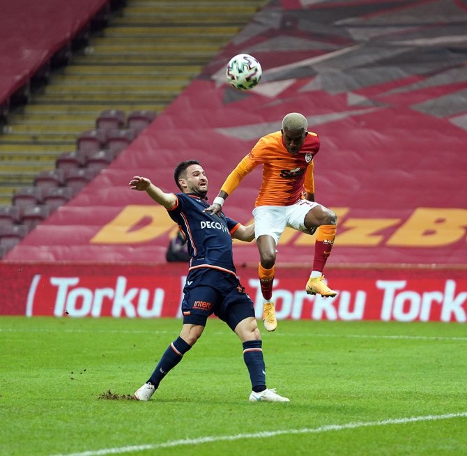 Süper Lig: Galatasaray: 1 - Medipol Başakşehir: 0 (İlk Yarı)