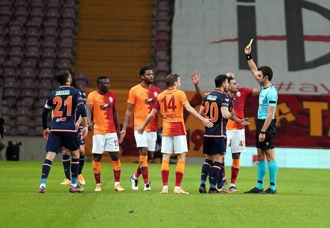 Süper Lig: Galatasaray: 1 - Medipol Başakşehir: 0 (İlk Yarı)