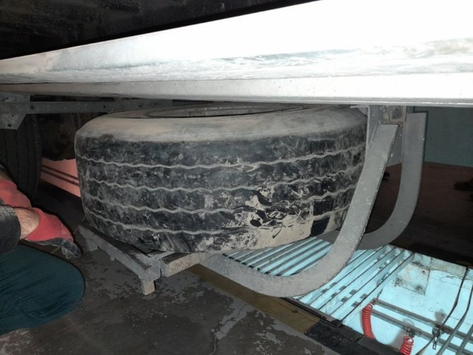 Stepne Lastik İçinde 176 Kilogram Kaçak Bal Ele Geçirildi