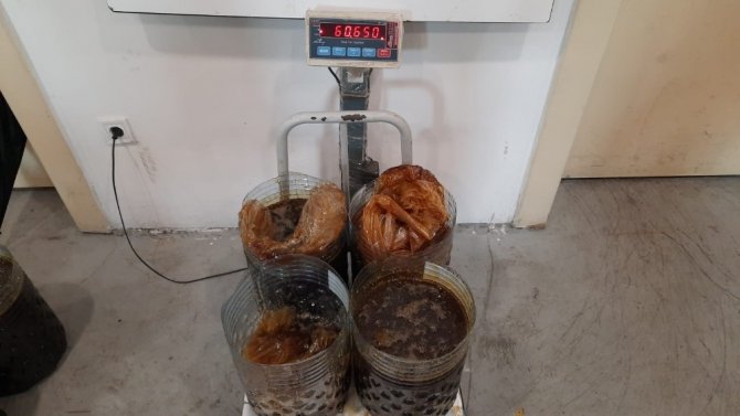 Stepne Lastik İçinde 176 Kilogram Kaçak Bal Ele Geçirildi