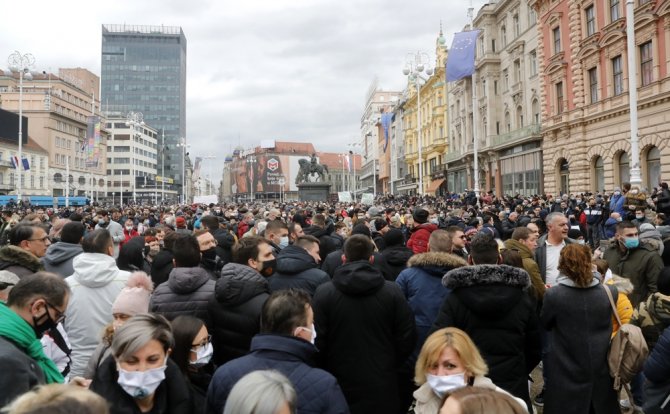 Hırvatistan’da Covid-19 Kısıtlamalarına Karşı Protesto