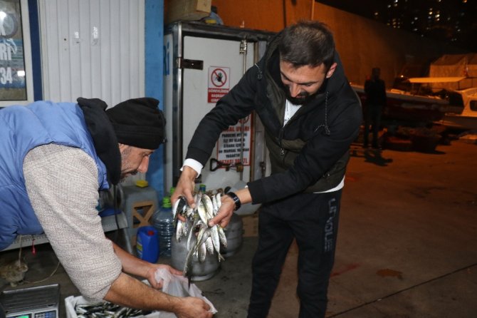 Zonguldak’ta Balıkçılar Limana 2 Bin Kasa Balıkla Döndü