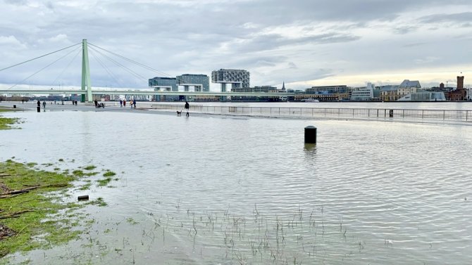 Almanya’da Ren Nehri Taştı